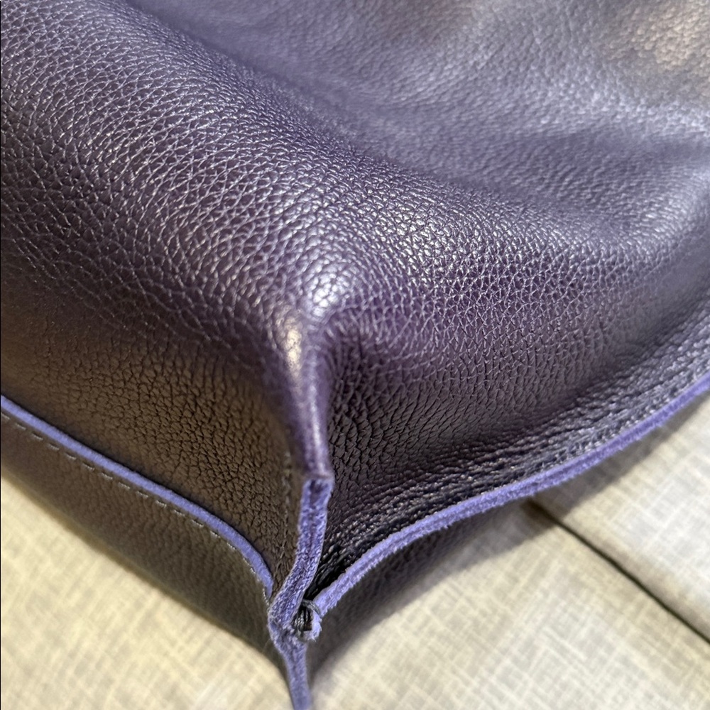 Portland Leather Deep BlueTote Bag - Picture 8 of 9